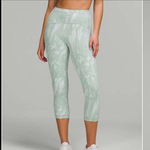 Lululemon Swift Speed High-Rise Crop 21"Chevron Jacquard Silver Blue White sz 4